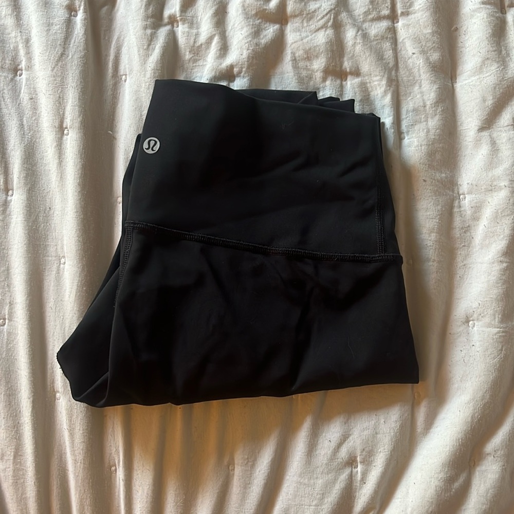 Lululemon Black Wunder Unders size 8 || 25”